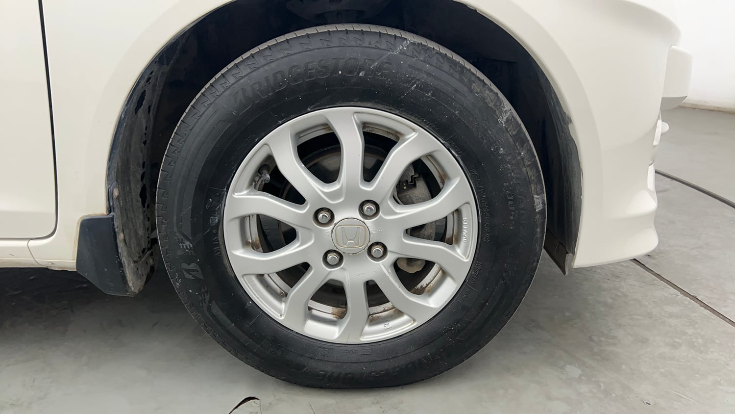 Used 2014 Honda Amaze 1.2 VX AT i-VTEC Petrol Automatic tyres RIGHT FRONT TYRE RIM VIEW