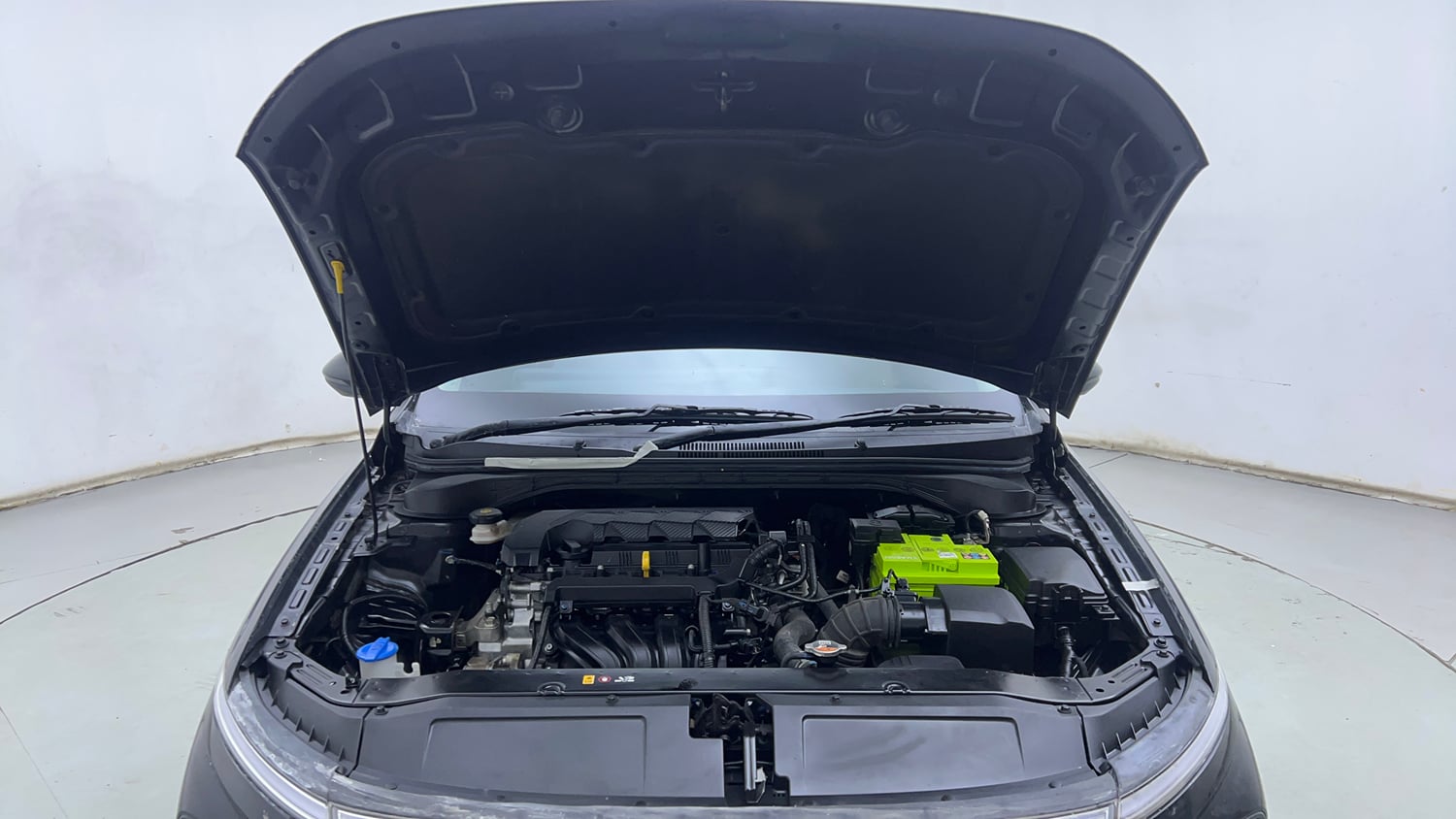 Used 2023 Hyundai Verna SX (O)1.5 MPi Petrol Manual engine ENGINE & BONNET OPEN FRONT VIEW