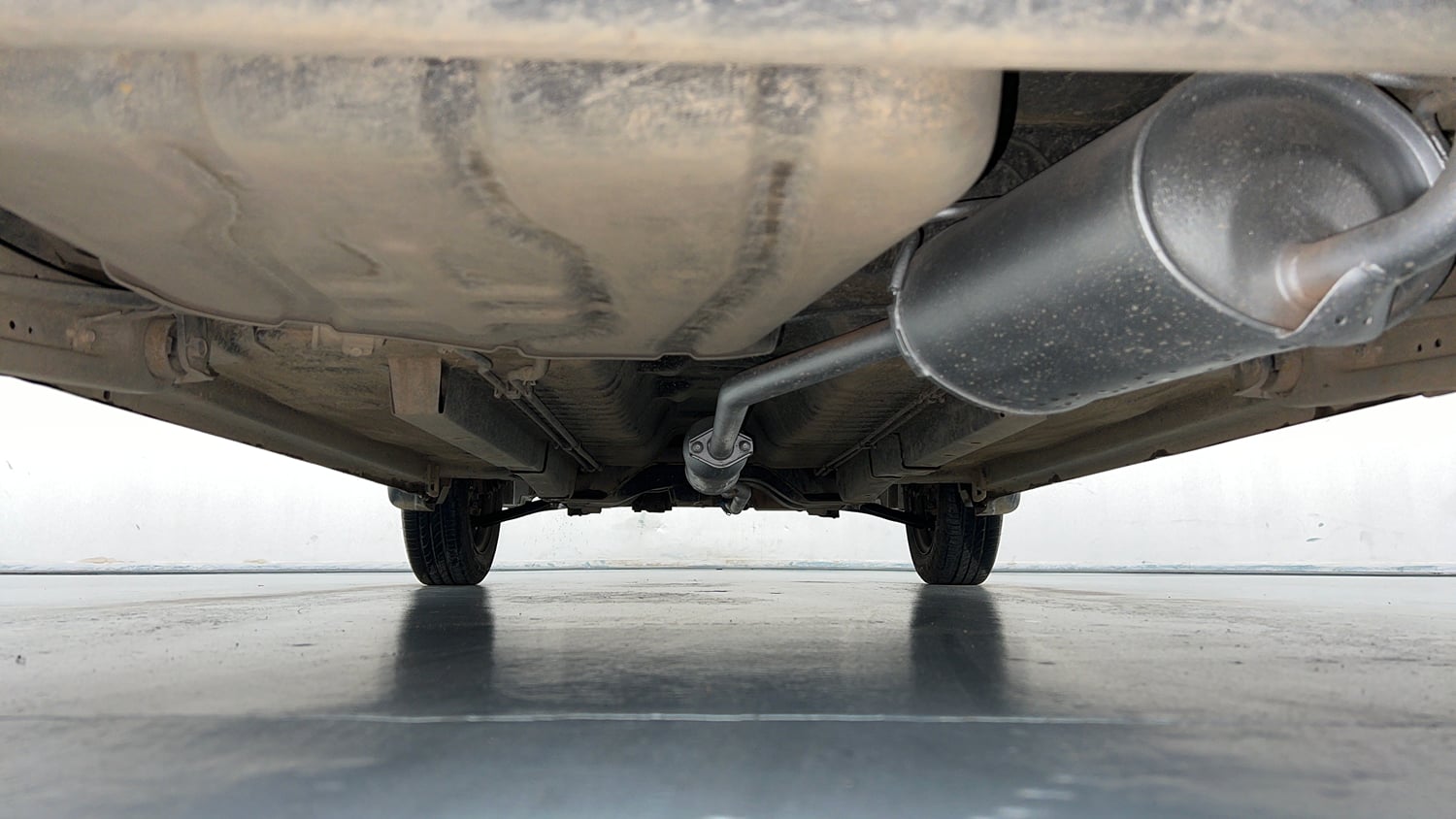 Used 2016 Maruti Suzuki Wagon R VXI Petrol Manual extra REAR UNDERBODY VIEW (TAKEN FROM REAR)
