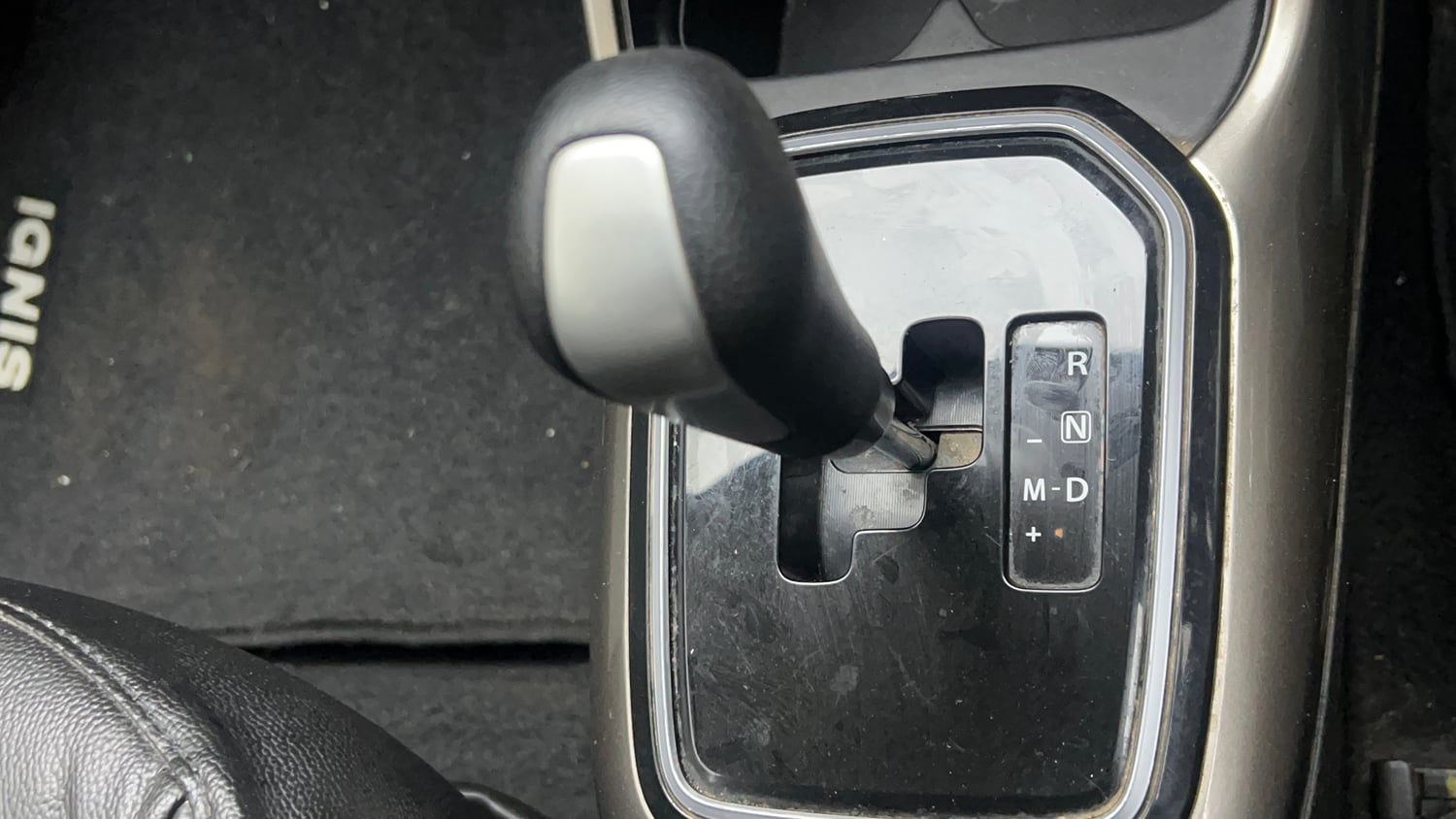 Used 2018 Maruti Suzuki Ignis Delta 1.2 AMT Petrol Automatic interior GEAR  KNOB VIEW
