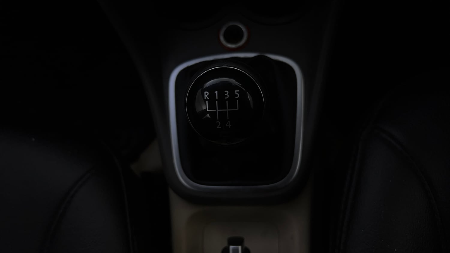 Used 2014 Volkswagen Vento Highline Petrol Petrol Manual interior GEAR  KNOB VIEW