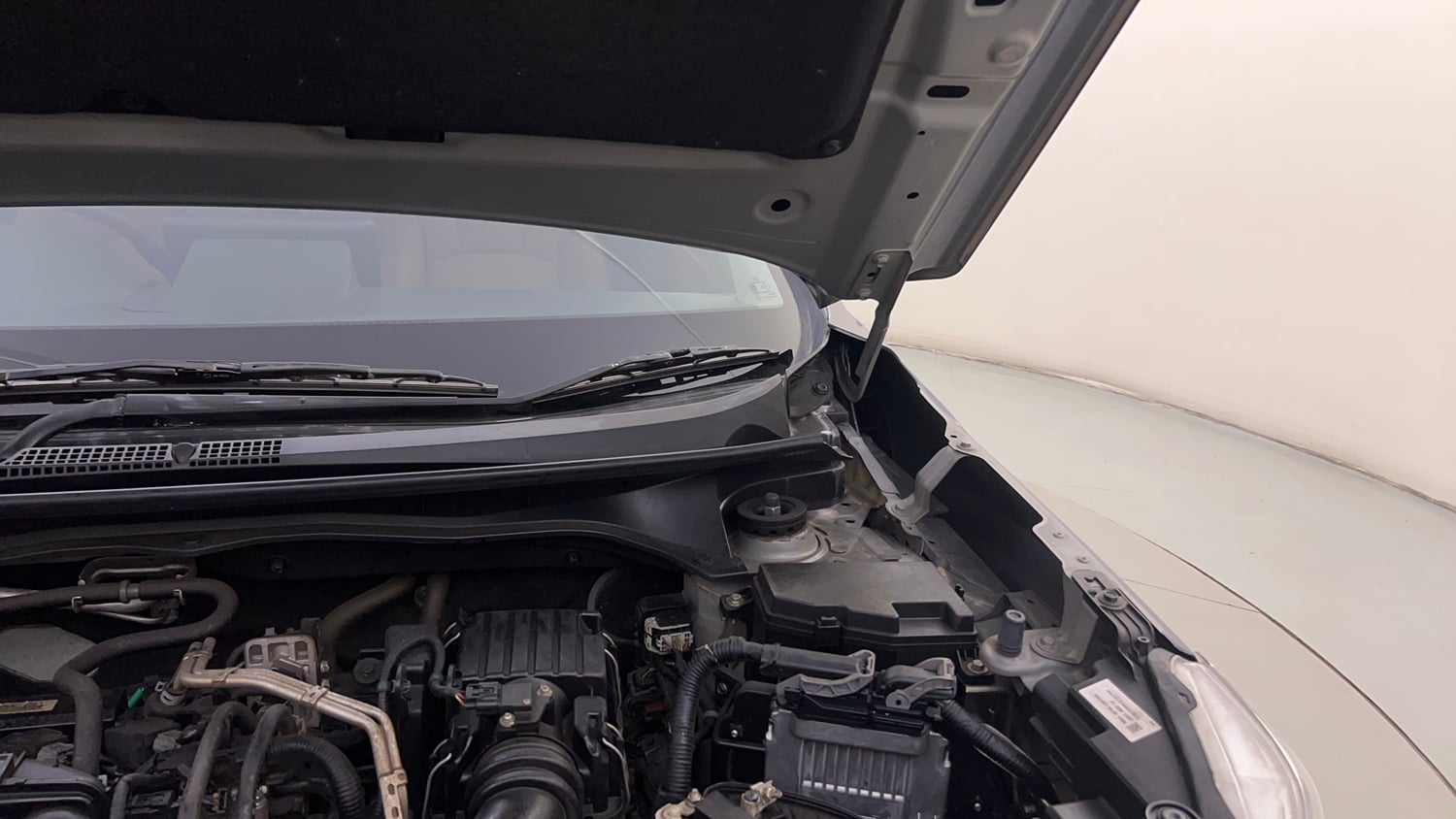 Used 2025 Honda Elevate ZX CVT Petrol Automatic engine ENGINE LEFT SIDE HINGE & APRON VIEW