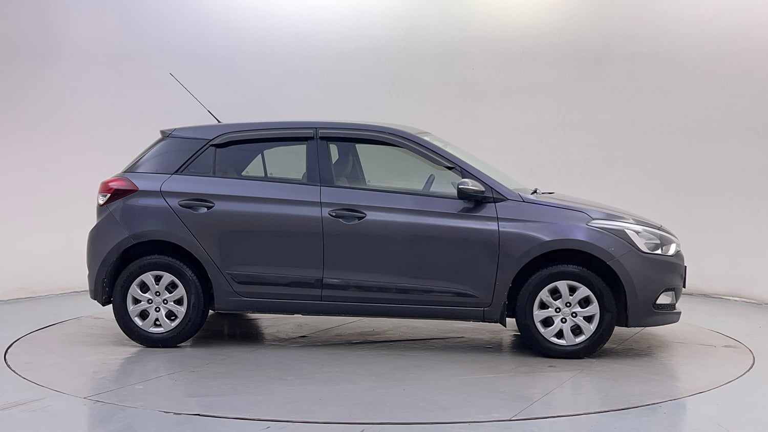 Used 2016 Hyundai Elite i20 Sportz 1.2 Petrol Manual exterior RIGHT SIDE VIEW