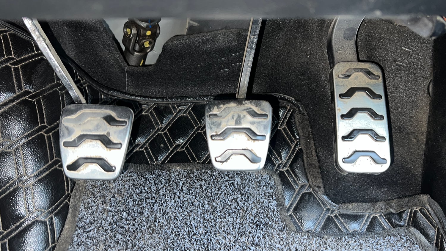 Used 2023 Kia Seltos GTX Plus 1.4 Petrol Manual interior PEDALS VIEW