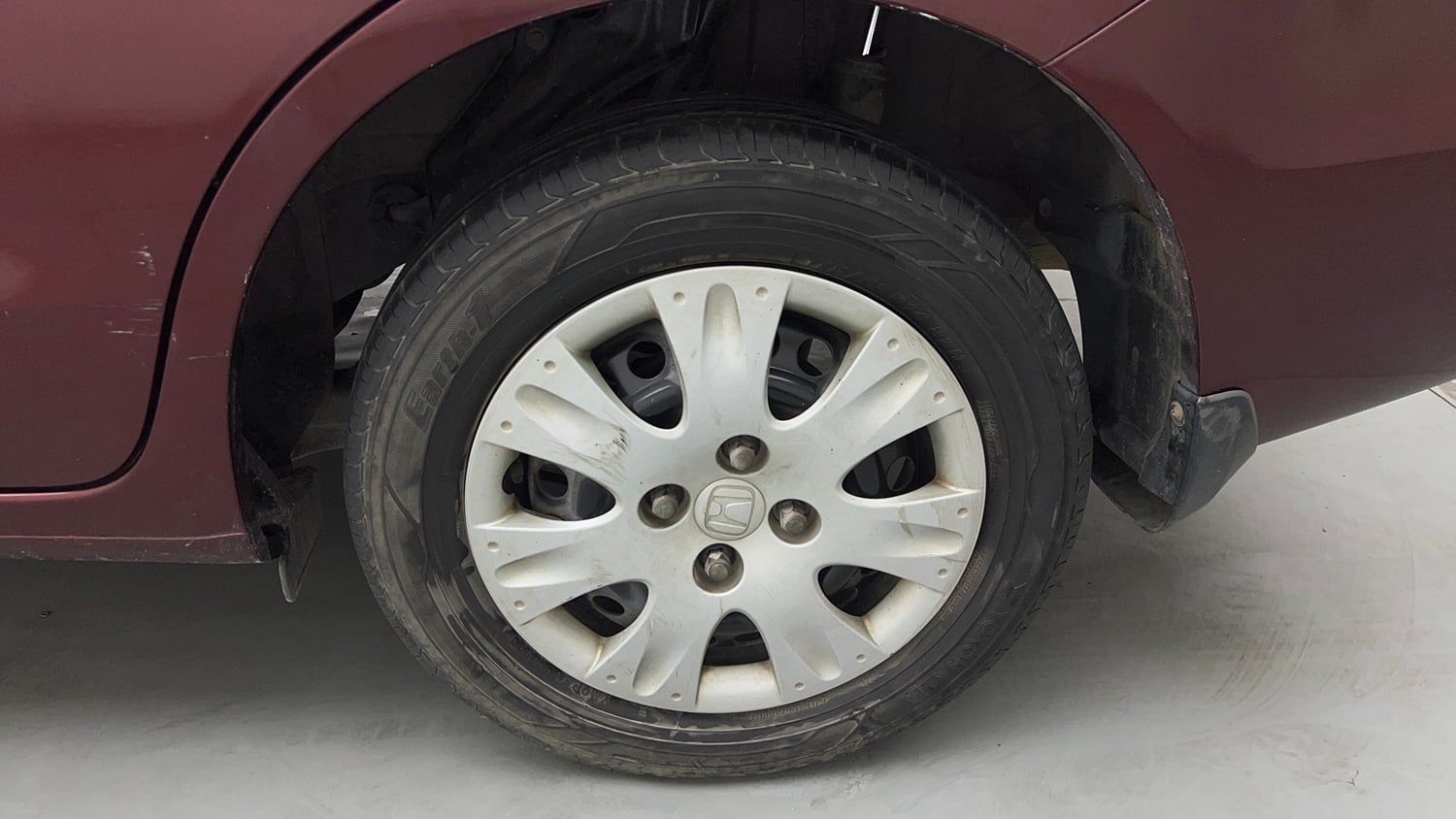 Used 2014 Honda Amaze 1.2 S i-VTEC Petrol Manual tyres LEFT REAR TYRE RIM VIEW
