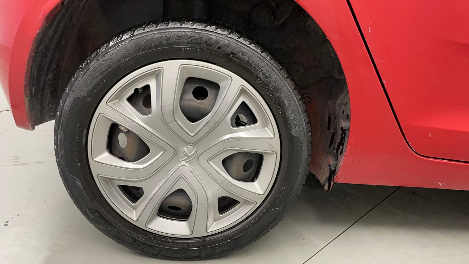 Used 2020 Tata Altroz XT Petrol Petrol Manual tyres RIGHT REAR TYRE RIM VIEW