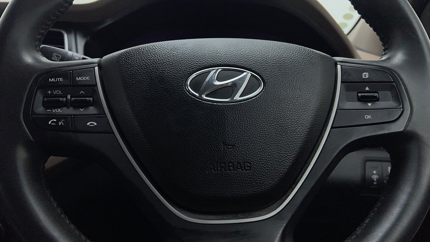Used 2019 Hyundai Elite i20 Asta 1.2 (O) CVT Petrol Automatic top_features Airbags