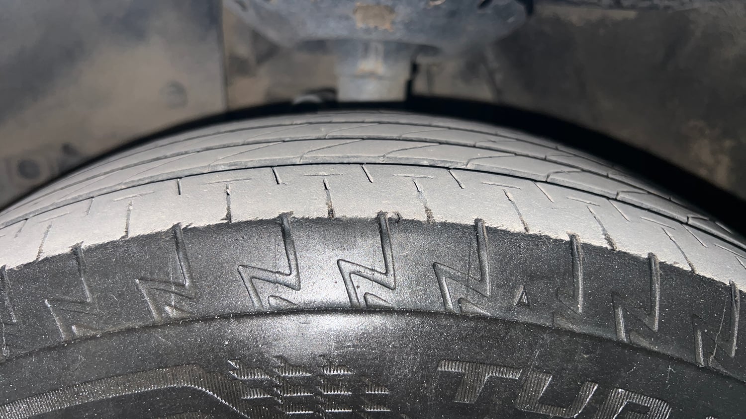 Used 2014 Honda Amaze 1.2 VX AT i-VTEC Petrol Automatic tyres LEFT FRONT TYRE TREAD VIEW