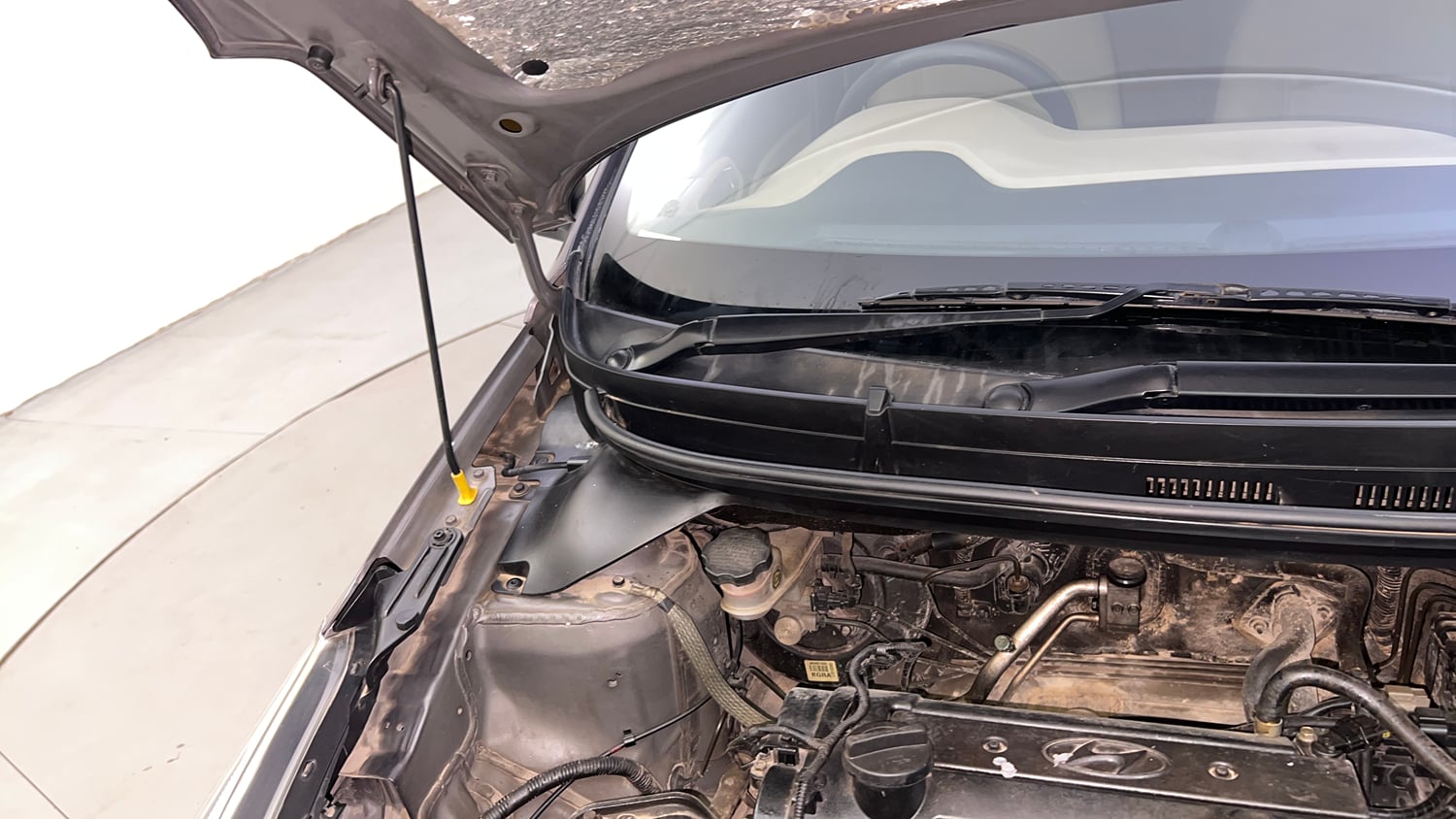 Used 2016 Hyundai Elite i20 Sportz 1.2 Petrol Manual engine ENGINE RIGHT SIDE HINGE & APRON VIEW