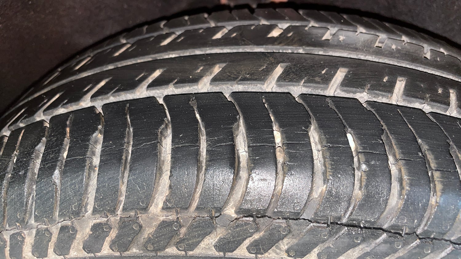 Used 2015 Ford EcoSport Titanium 1.5 Ti-VCT Petrol Manual tyres RIGHT REAR TYRE TREAD VIEW
