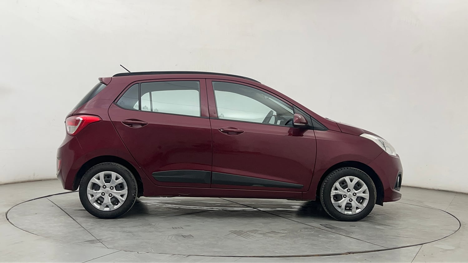 Used 2015 Hyundai Grand i10 Sportz 1.2 Kappa VTVT Petrol Manual exterior RIGHT SIDE VIEW