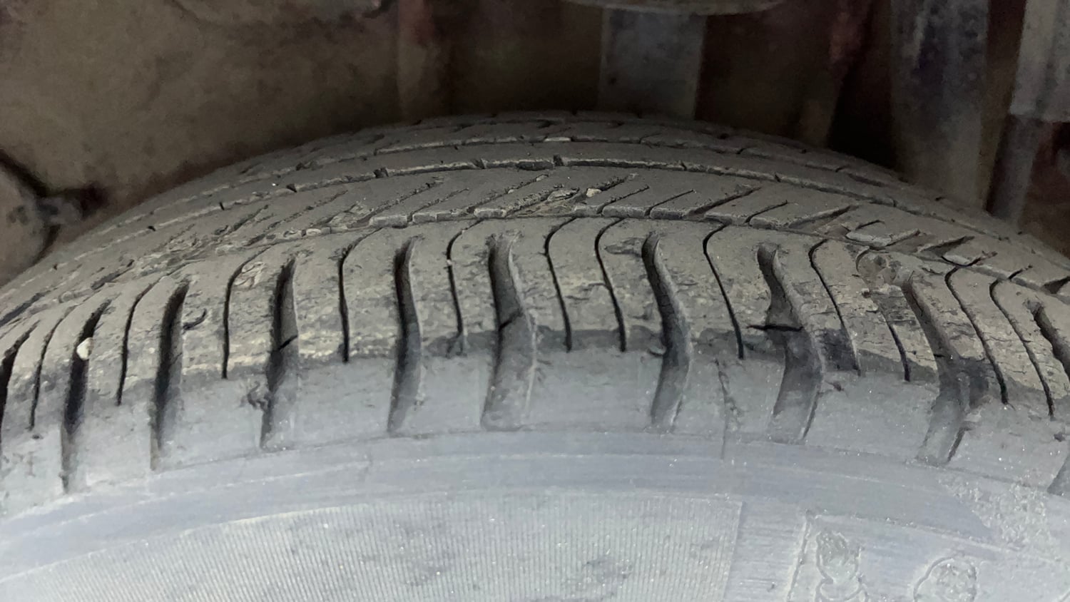 Used 2020 Tata Tiago XZ Plus Dual Tone Petrol Manual tyres LEFT REAR TYRE TREAD VIEW