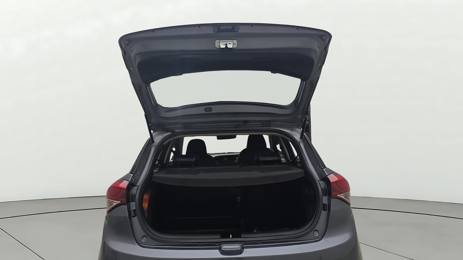 Used 2017 Hyundai Elite i20 Asta 1.4 CRDI Diesel Manual interior DICKY DOOR OPEN VIEW