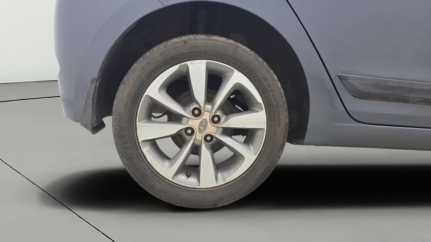 Used 2017 Hyundai Elite i20 Asta 1.4 CRDI Diesel Manual tyres RIGHT REAR TYRE RIM VIEW