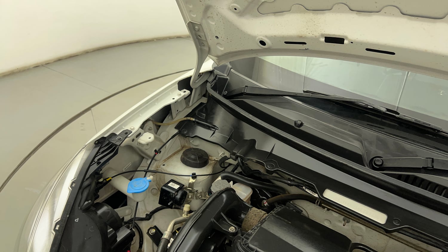 Used 2024 Maruti Suzuki Celerio ZXi Plus Petrol Manual engine ENGINE RIGHT SIDE HINGE & APRON VIEW