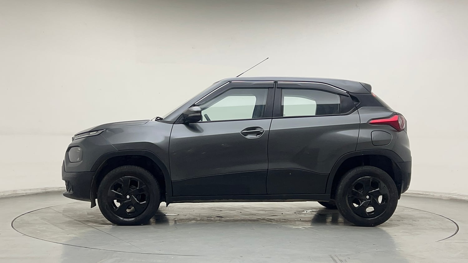 Used 2022 Tata Punch Accomplished MT Petrol Manual exterior LEFT SIDE VIEW