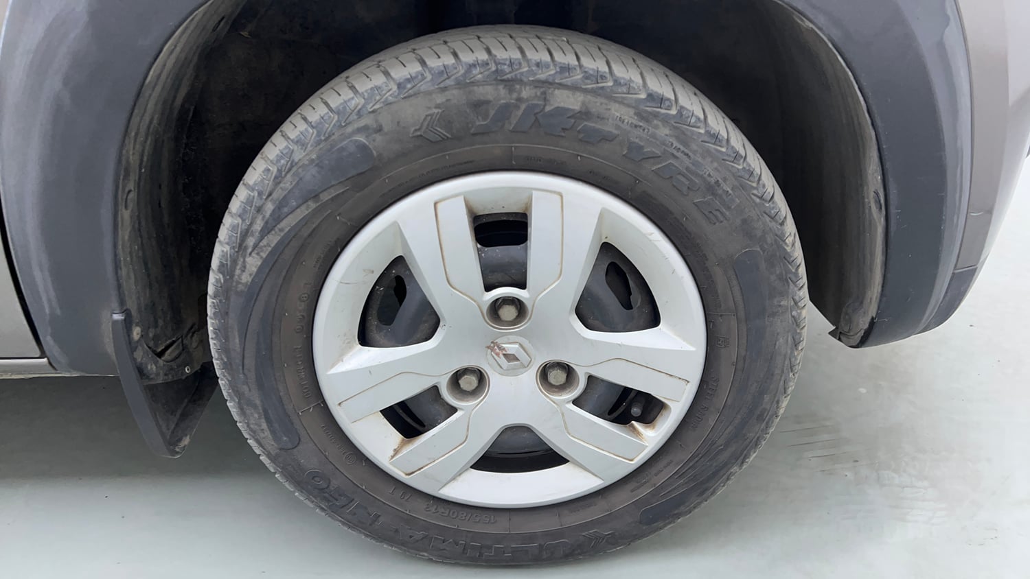Used 2018 Renault Kwid 1.0 RXT AMT Opt Petrol Automatic tyres RIGHT FRONT TYRE RIM VIEW