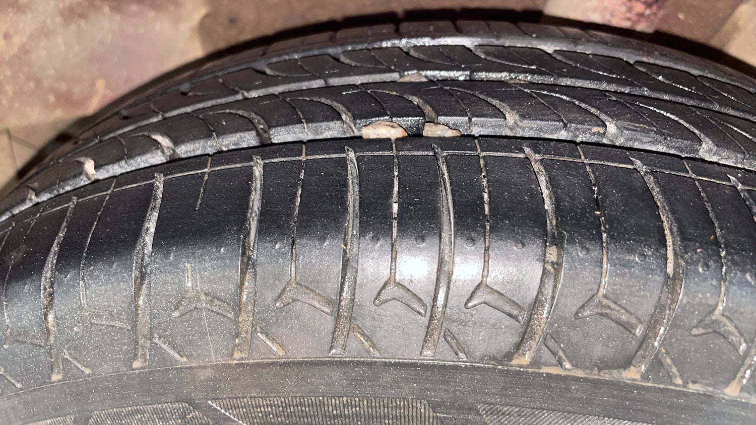 Used 2017 Hyundai Grand i10 Sportz (O) 1.2 Kappa VTVT Petrol Manual tyres LEFT REAR TYRE TREAD VIEW