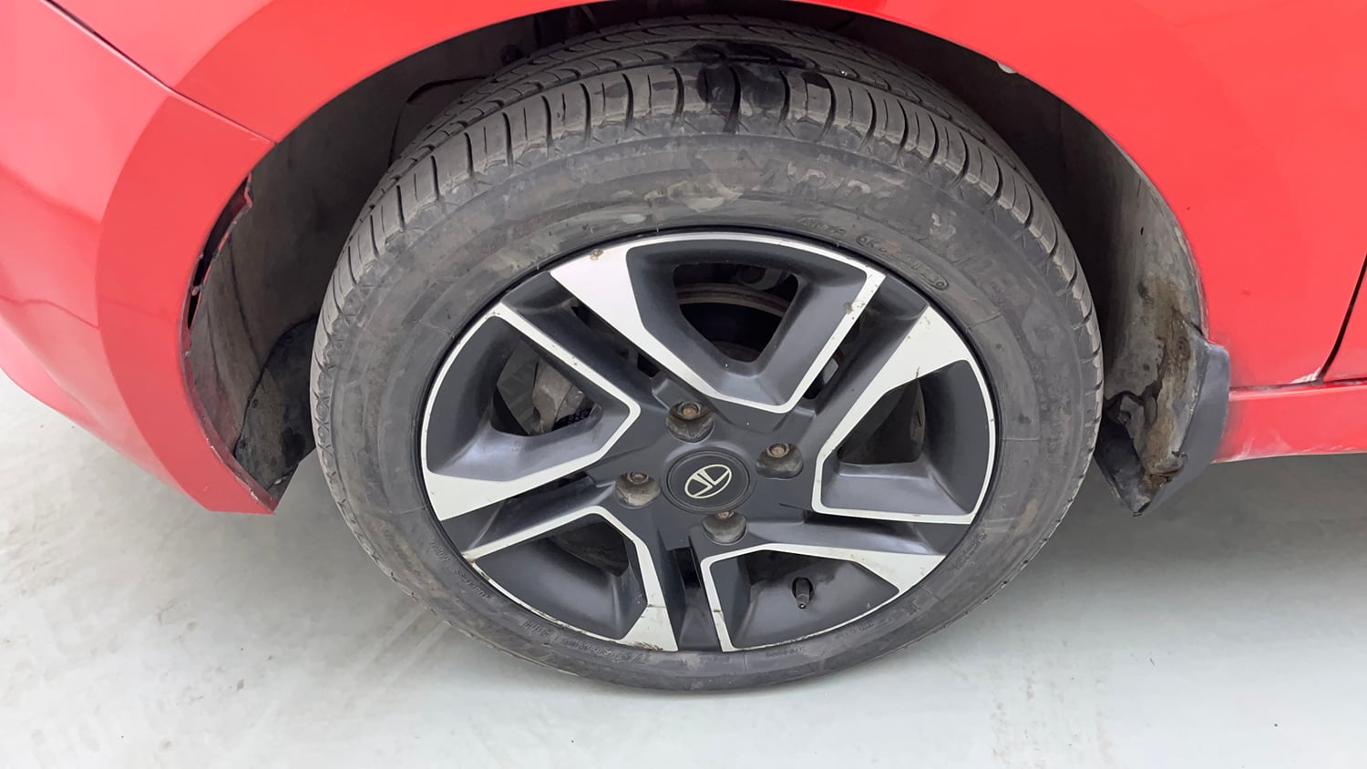 Used 2020 Tata Tiago XZ Plus Dual Tone Petrol Manual tyres LEFT FRONT TYRE RIM VIEW