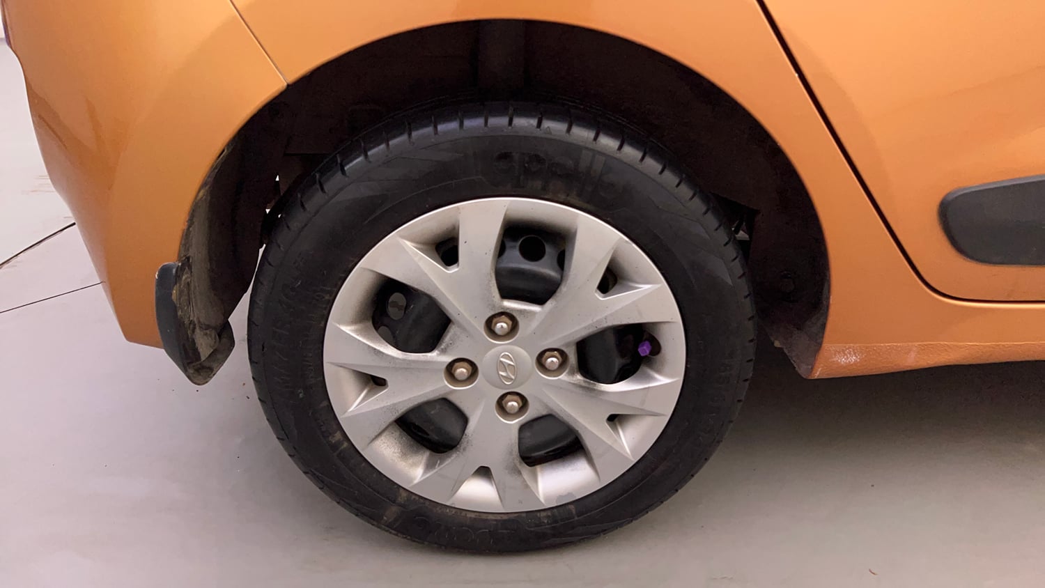 Used 2016 Hyundai Grand i10 Sportz 1.2 Kappa VTVT Petrol Manual tyres RIGHT REAR TYRE RIM VIEW