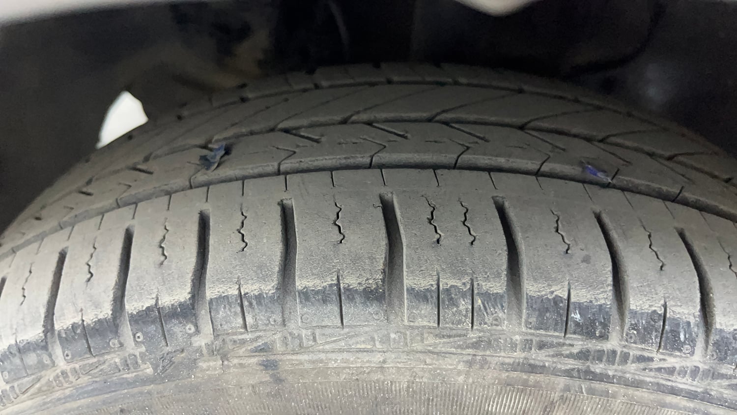 Used 2018 Tata Tiago Revotron XZ Petrol Manual tyres LEFT FRONT TYRE TREAD VIEW