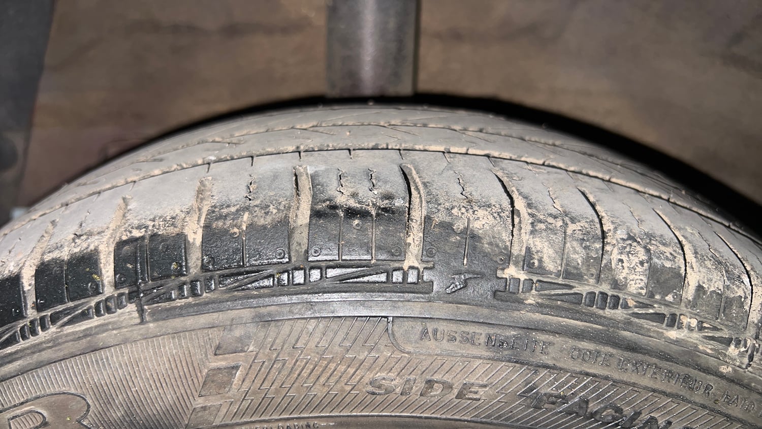 Used 2015 Hyundai Grand i10 Sportz 1.2 Kappa VTVT Petrol Manual tyres RIGHT REAR TYRE TREAD VIEW