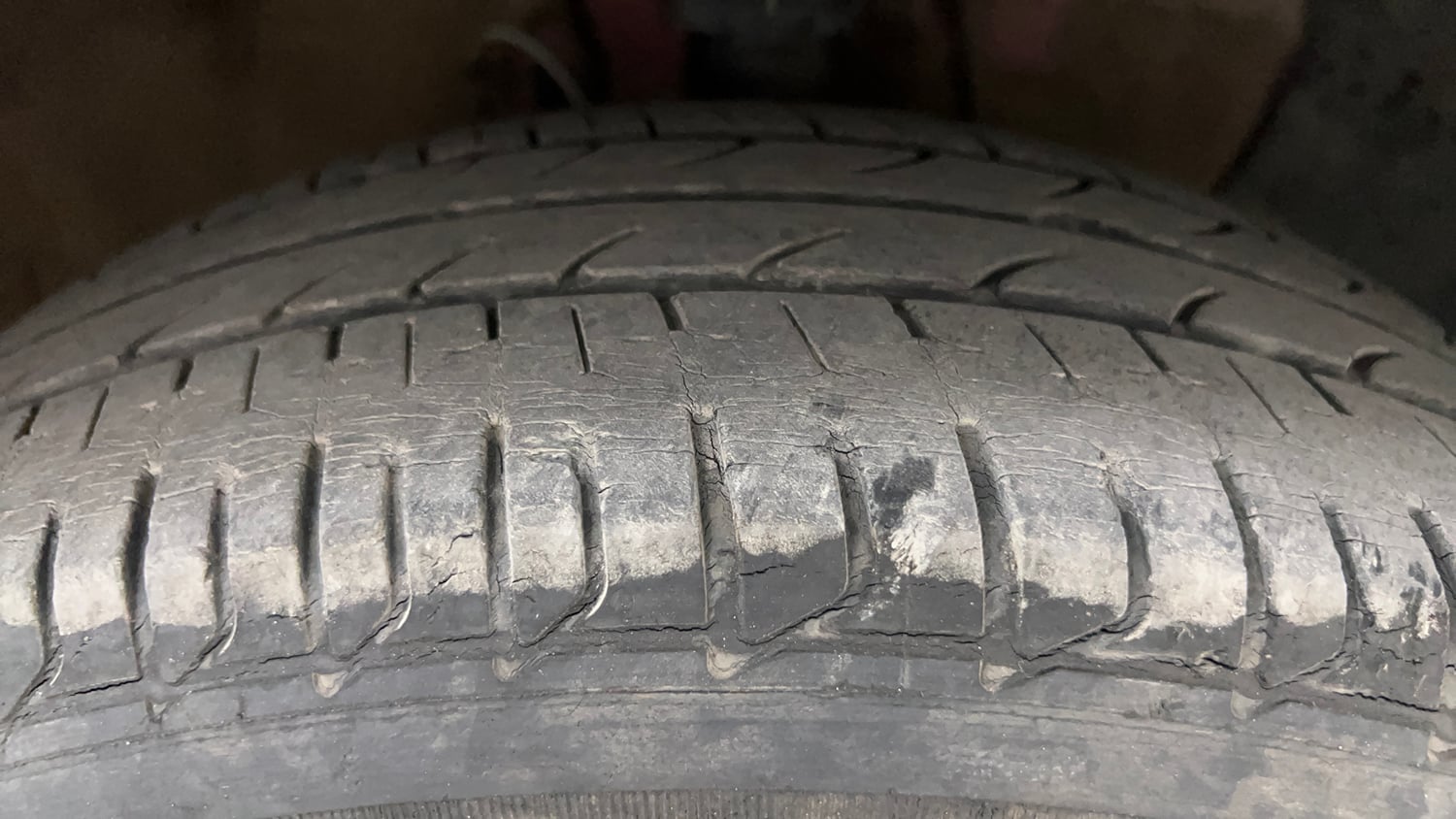 Used 2018 Hyundai Elite i20 Asta 1.2 (O) Petrol Manual tyres RIGHT FRONT TYRE TREAD VIEW