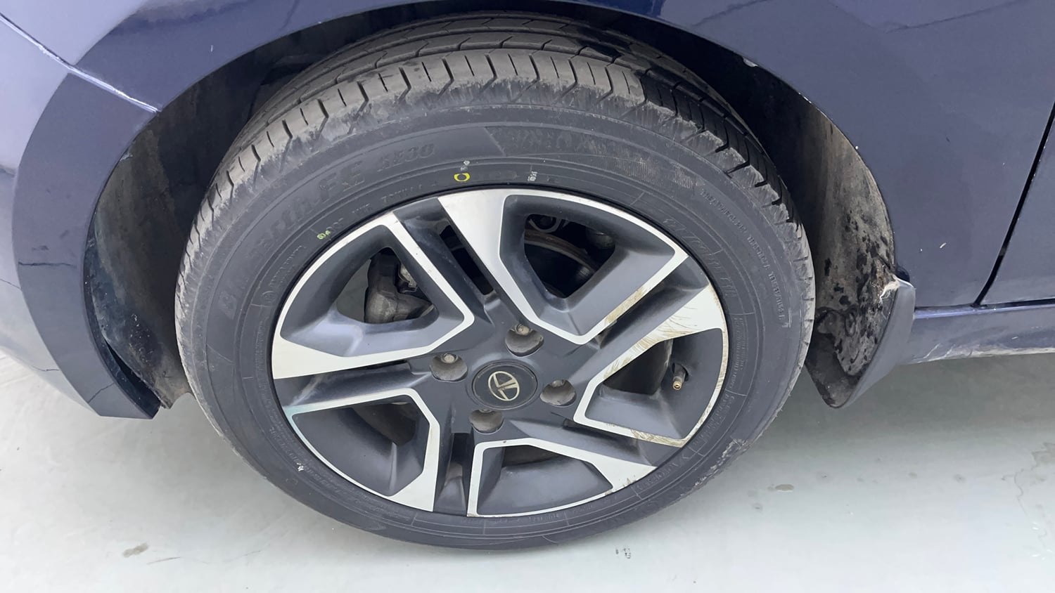 Used 2023 Tata Tigor XZ Plus Petrol Manual tyres LEFT FRONT TYRE RIM VIEW