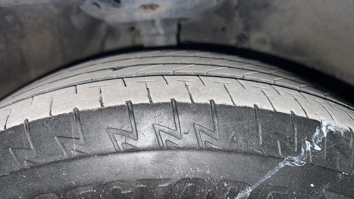 Used 2014 Honda Amaze 1.2 VX AT i-VTEC Petrol Automatic tyres RIGHT FRONT TYRE TREAD VIEW