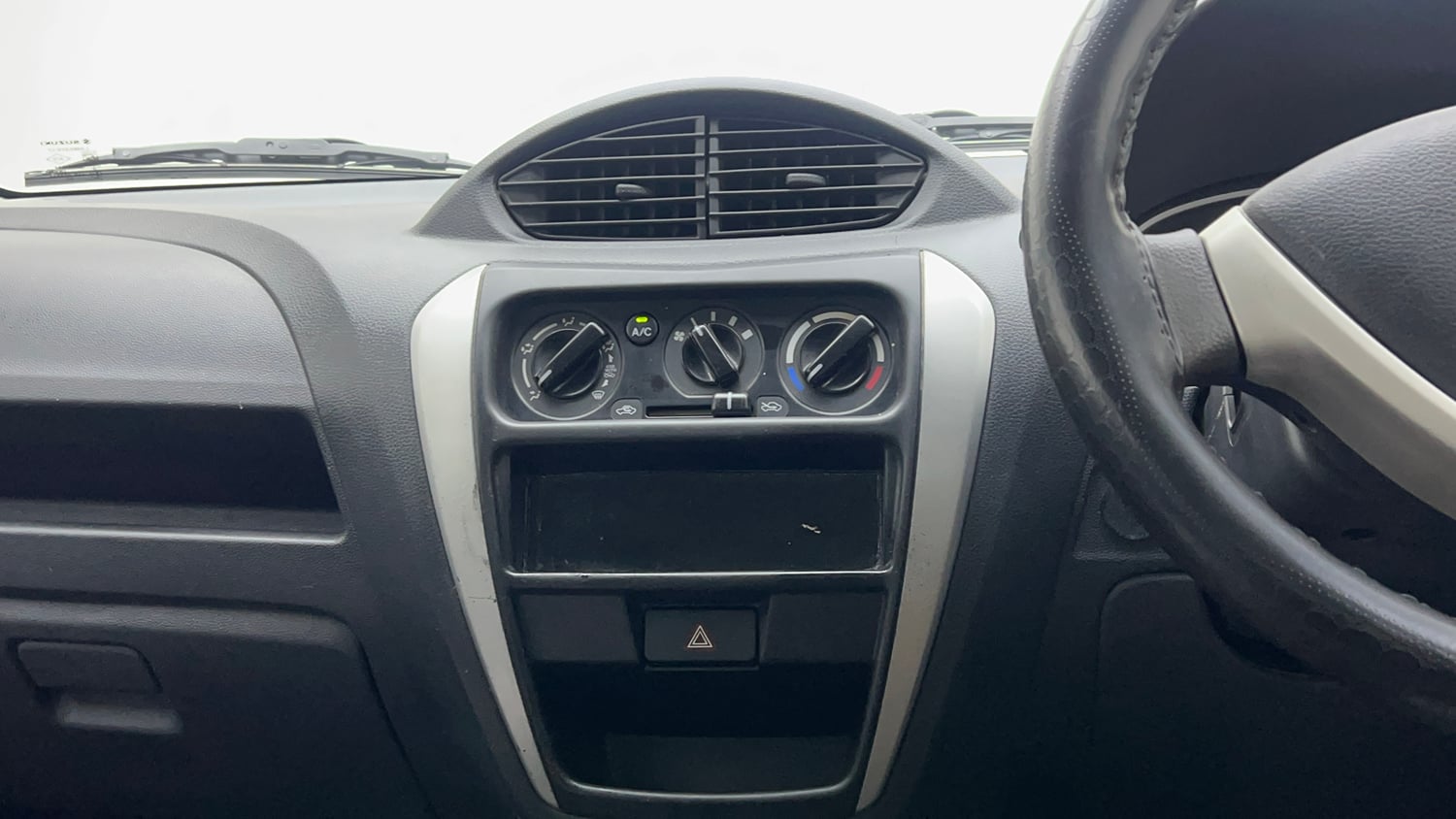 Used 2017 Maruti Suzuki Alto 800 LXi (O) Petrol Manual interior MUSIC SYSTEM & AC CONTROL VIEW