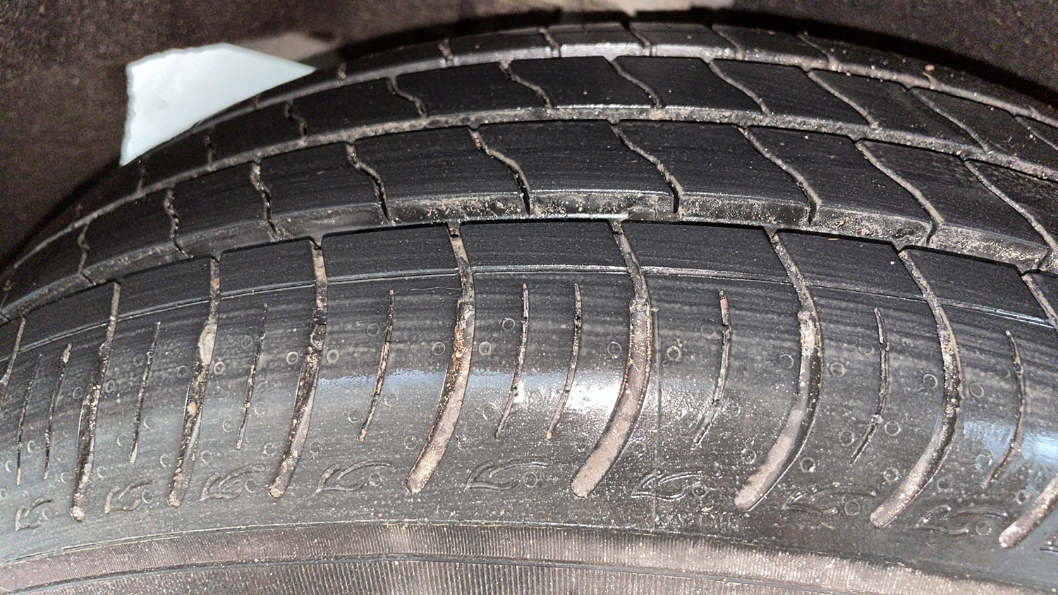 Used 2017 Maruti Suzuki Baleno Delta 1.2 Petrol Manual tyres RIGHT REAR TYRE TREAD VIEW