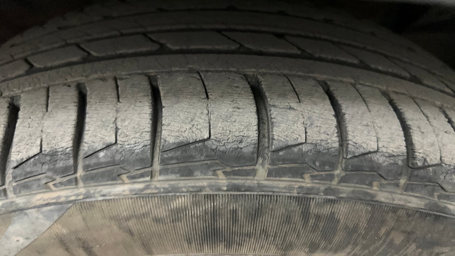 Used 2022 Kia Seltos X Line 1.4 DCT Petrol Automatic tyres RIGHT FRONT TYRE TREAD VIEW