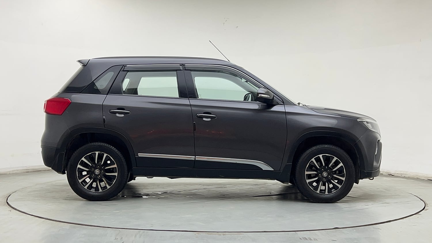Used 2022 Toyota Urban Cruiser Premium Grade MT Petrol Manual exterior RIGHT SIDE VIEW