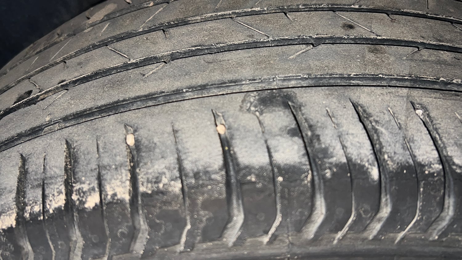 Used 2022 Volkswagen Virtus GT Plus 1.5 TSI EVO DSG Petrol Automatic tyres RIGHT REAR TYRE TREAD VIEW