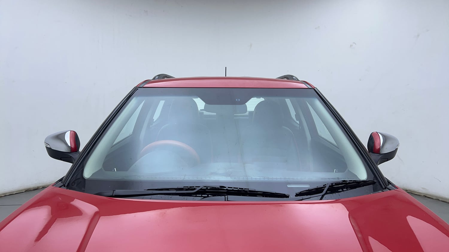 Used 2021 Mahindra XUV 300 W8 (O) 1.2 Petrol AMT Petrol Automatic exterior FRONT WINDSHIELD VIEW