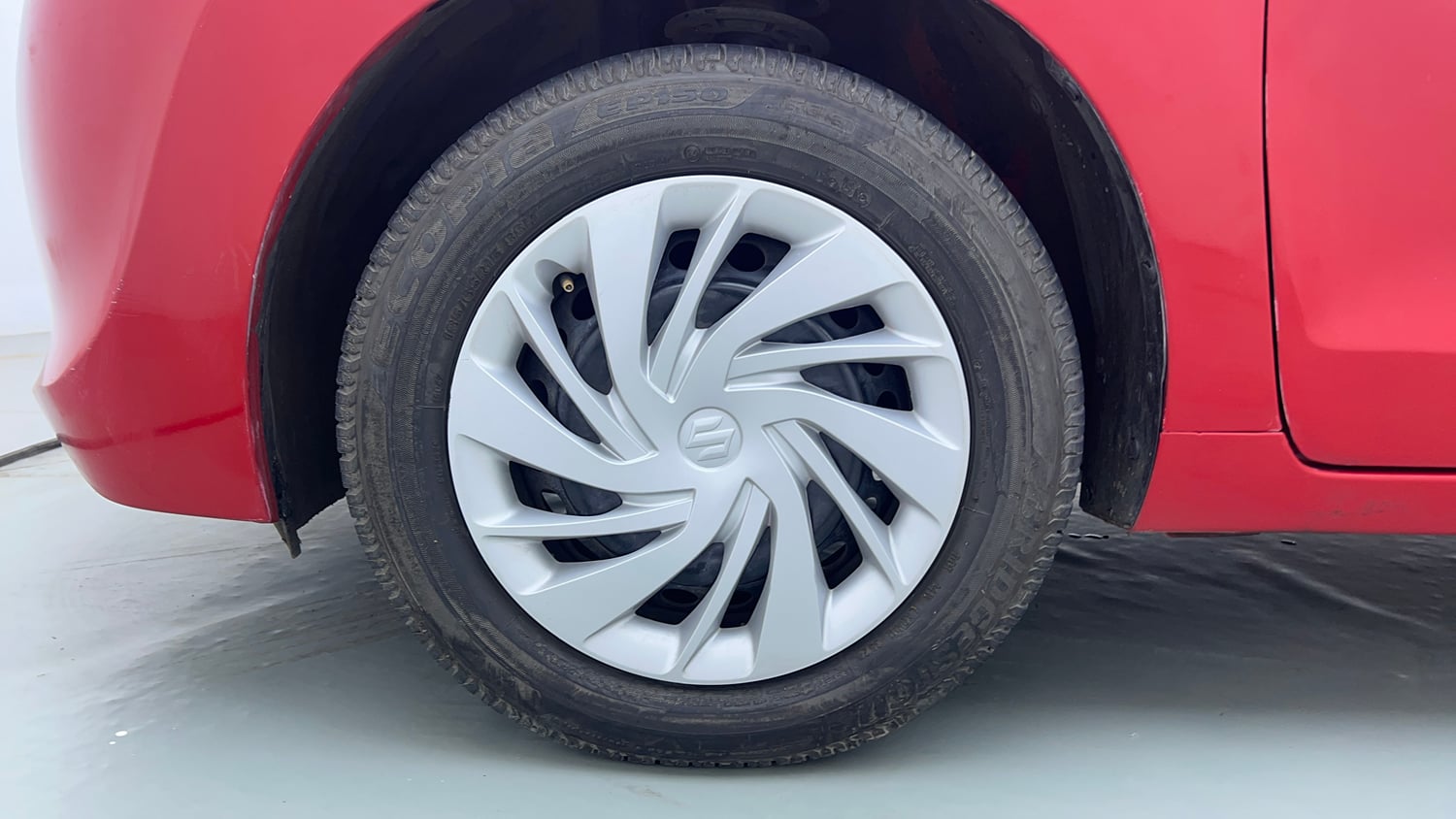 Used 2016 Maruti Suzuki Baleno Delta 1.2 AT Petrol Automatic tyres LEFT FRONT TYRE RIM VIEW