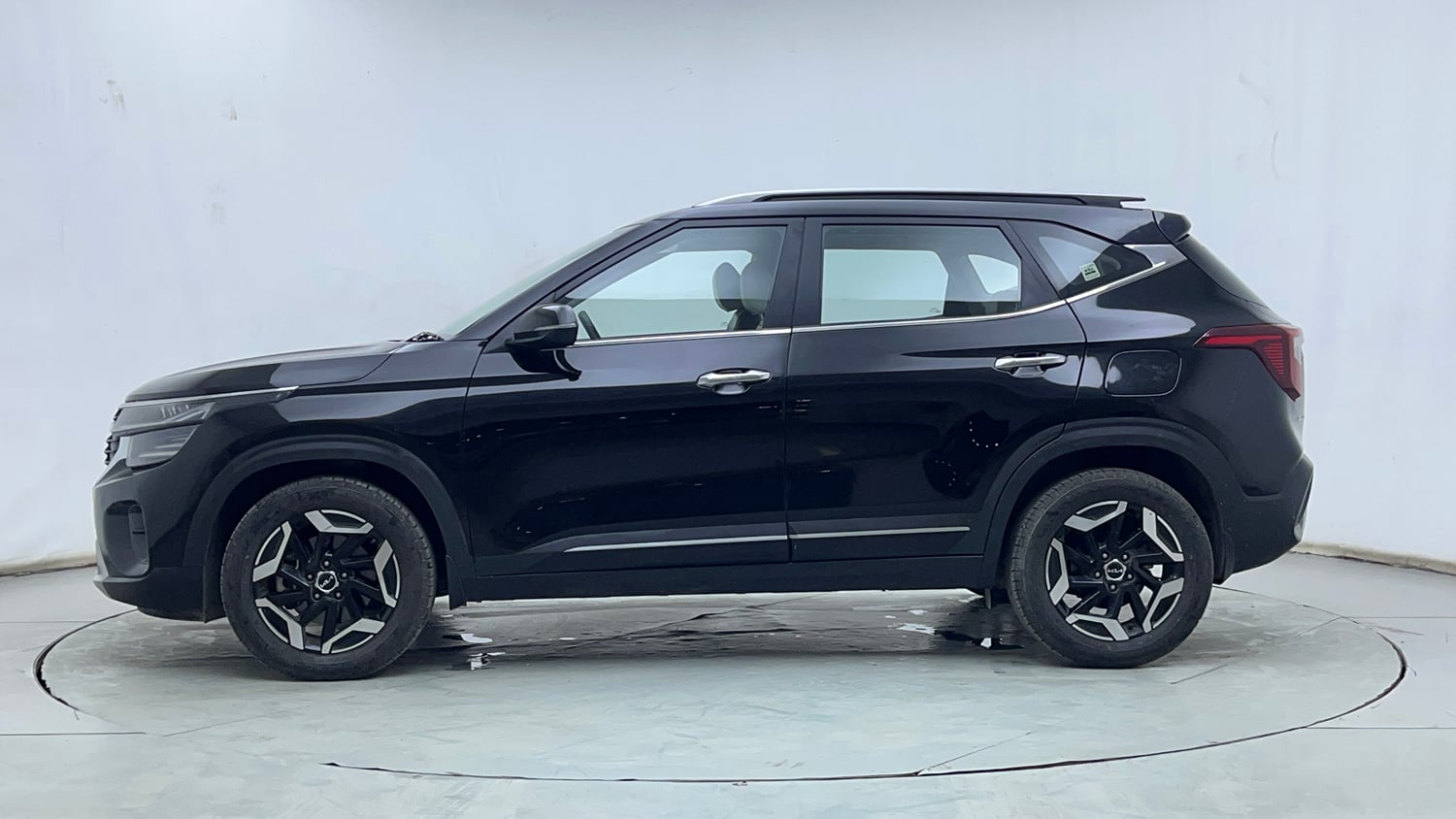 Used 2024 kia Seltos HTX 1.5 Petrol IVT Petrol Automatic exterior LEFT SIDE VIEW