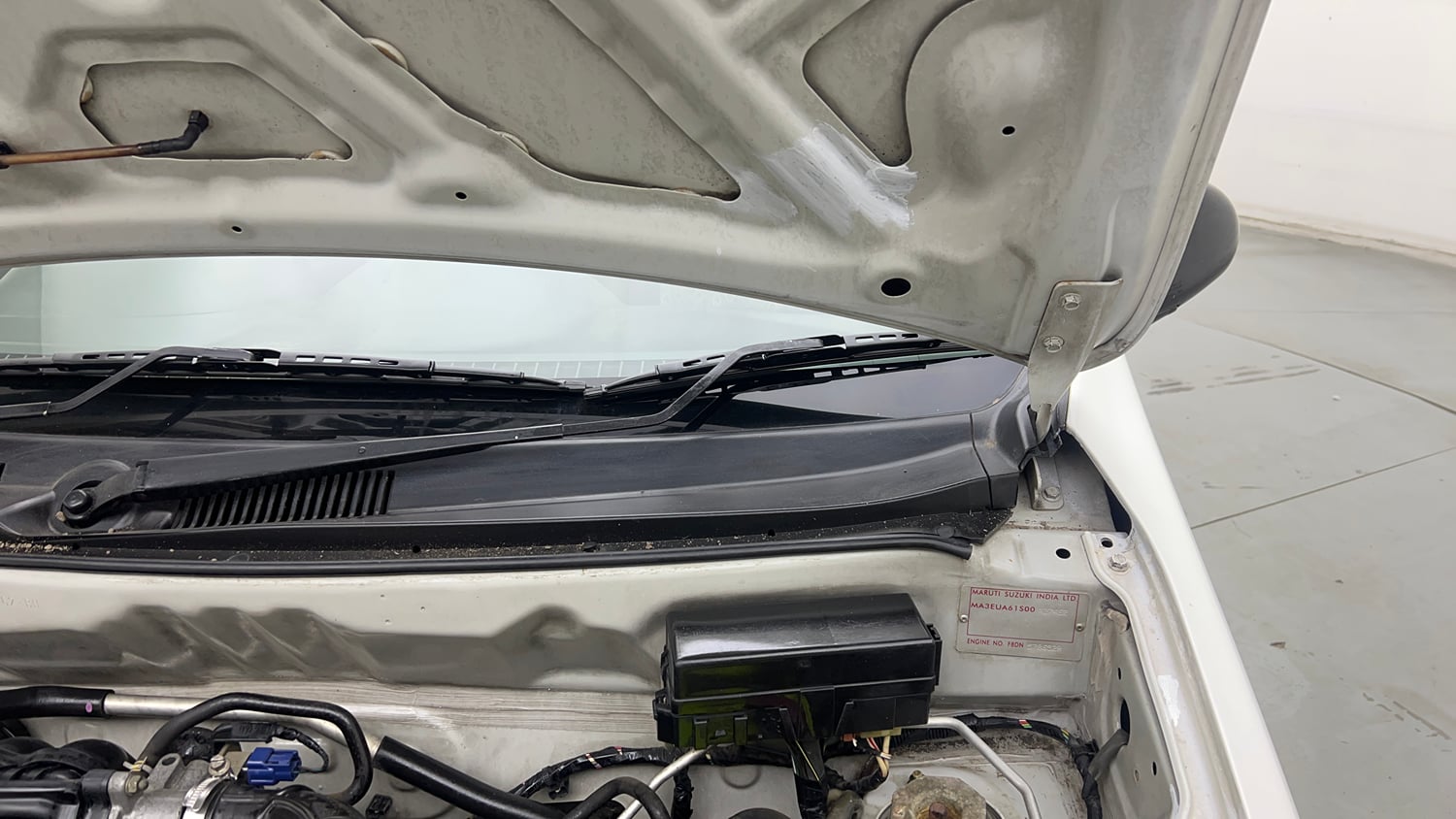 Used 2017 Maruti Suzuki Alto 800 LXi (O) Petrol Manual engine ENGINE LEFT SIDE HINGE & APRON VIEW
