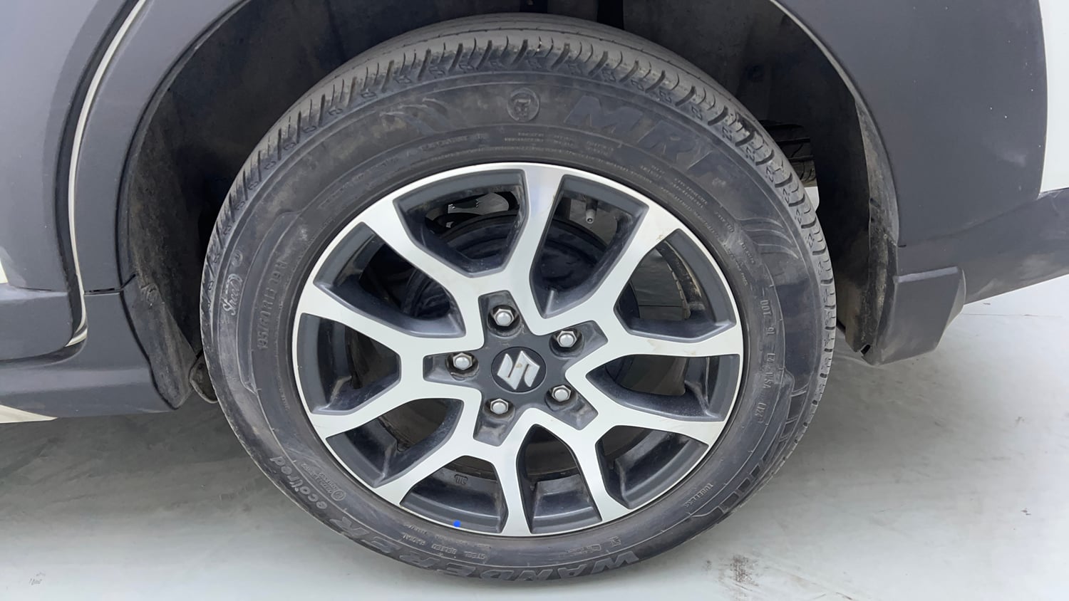 Used 2024 Maruti Suzuki XL6 Zeta MT Petrol Petrol Manual tyres LEFT REAR TYRE RIM VIEW