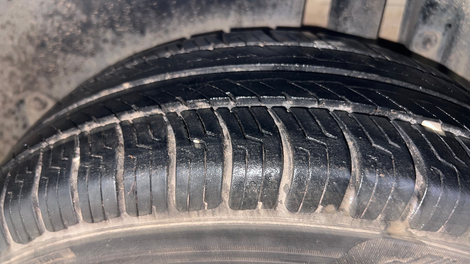 Used 2016 Maruti Suzuki Swift ZXi Petrol Manual tyres LEFT REAR TYRE TREAD VIEW