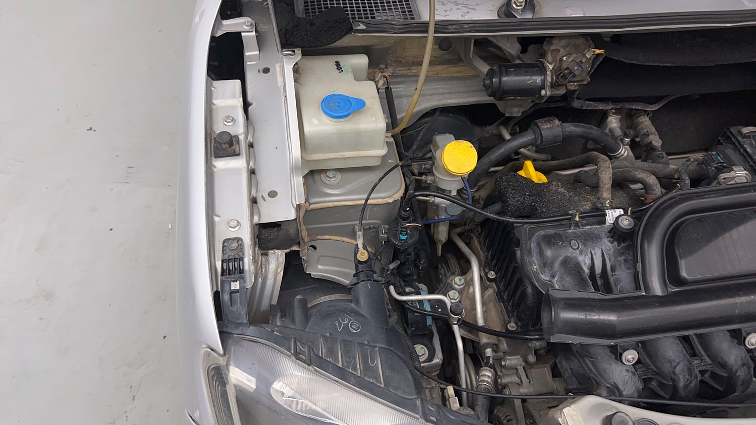 Used 2016 Renault Kwid RXT Petrol Manual engine ENGINE RIGHT SIDE VIEW