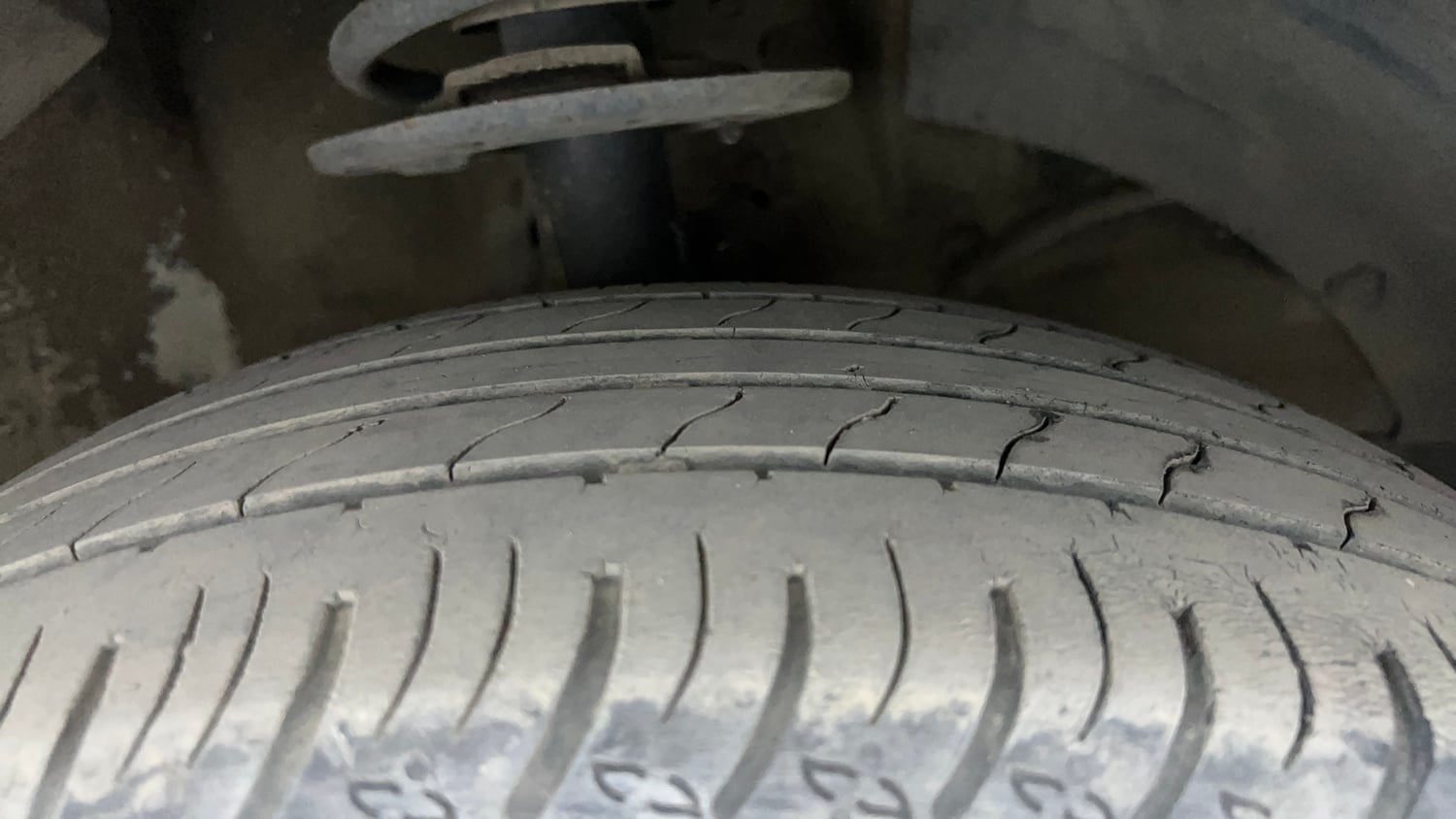 Used 2024 Maruti Suzuki XL6 Zeta MT Petrol Petrol Manual tyres RIGHT FRONT TYRE TREAD VIEW