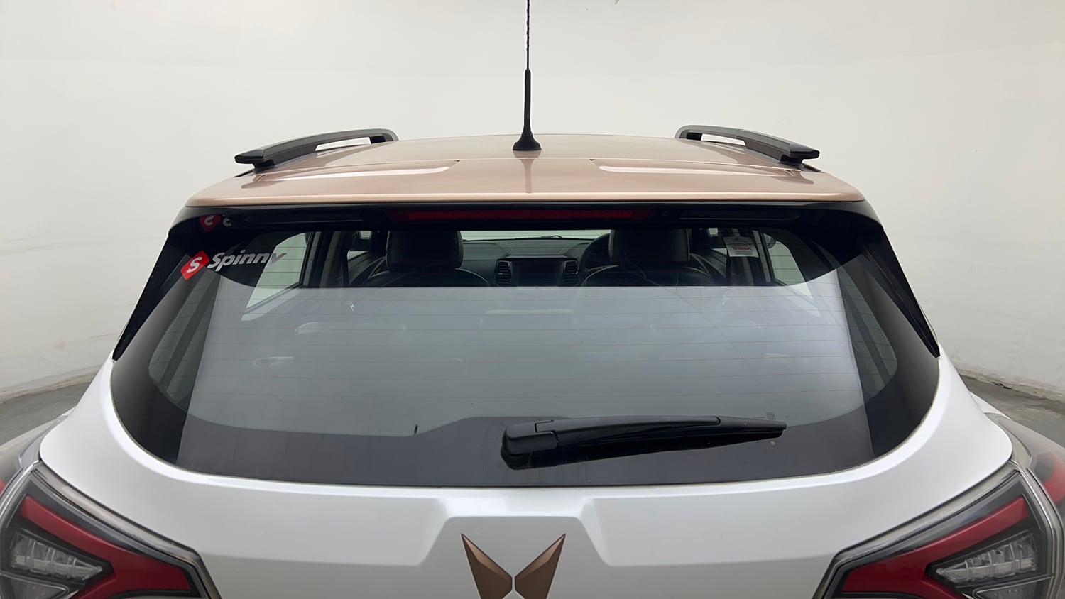 Used 2024 Mahindra XUV400 EL 39.4 KWH Dual Tone Electric Automatic exterior BACK WINDSHIELD VIEW