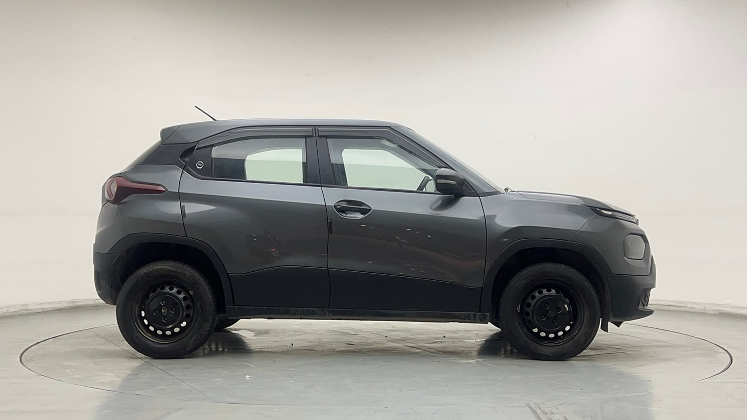 Used 2024 Tata Punch Pure MT Petrol Manual exterior RIGHT SIDE VIEW