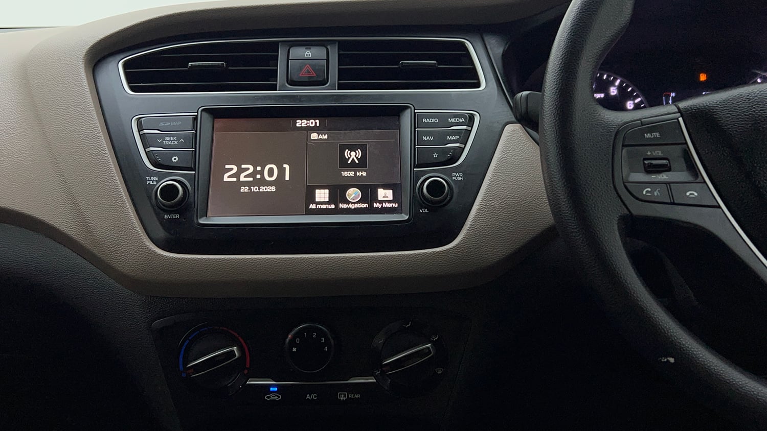 Used 2019 Hyundai Elite i20 Sportz Plus 1.2 CVT Petrol Automatic interior MUSIC SYSTEM & AC CONTROL VIEW