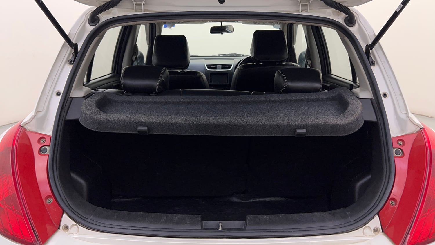 Used 2016 Maruti Suzuki Swift ZXi Petrol Manual interior DICKY INSIDE VIEW