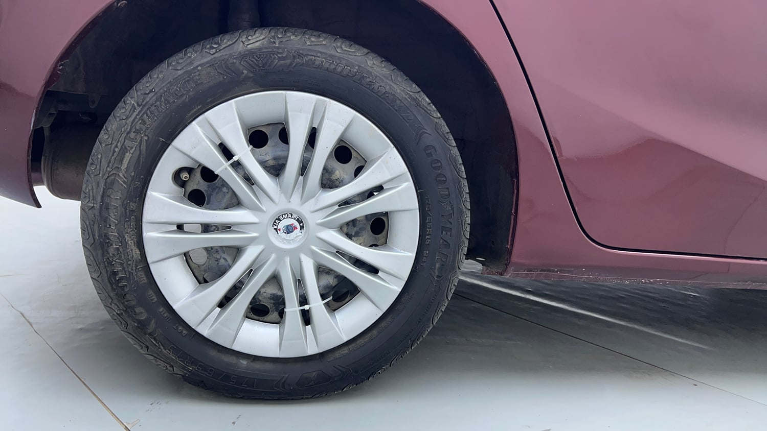 Used 2016 Honda Jazz SV Petrol Petrol Manual tyres RIGHT REAR TYRE RIM VIEW