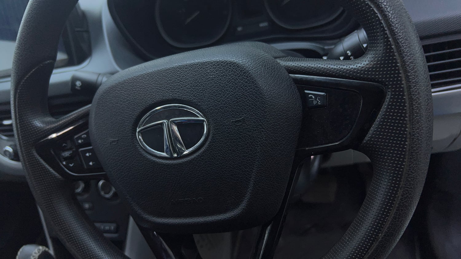 Used 2019 Tata Nexon XMA Petrol Petrol Automatic top_features Steering mounted controls