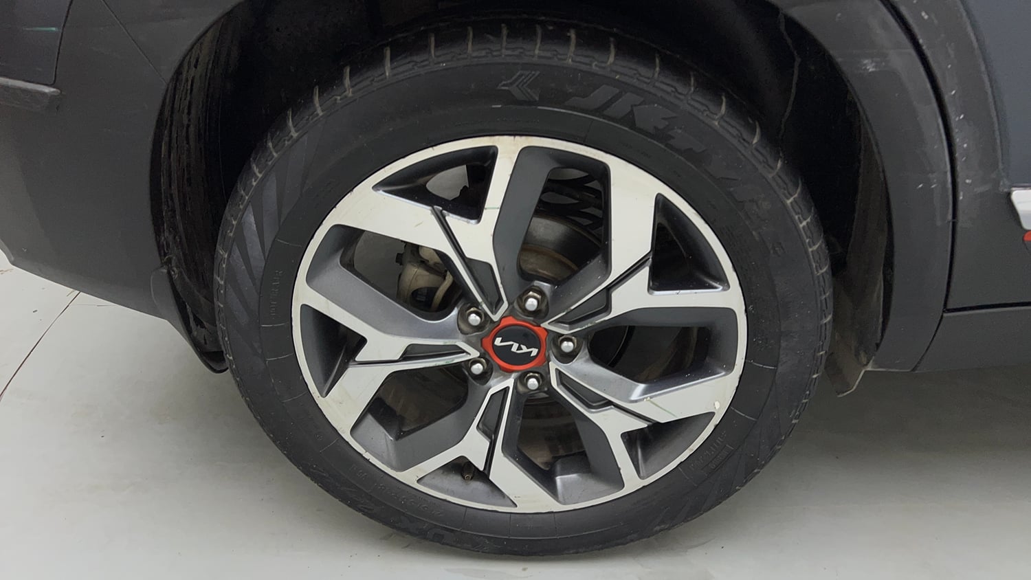 Used 2023 Kia Seltos X Line 1.4 DCT Petrol Automatic tyres RIGHT REAR TYRE RIM VIEW