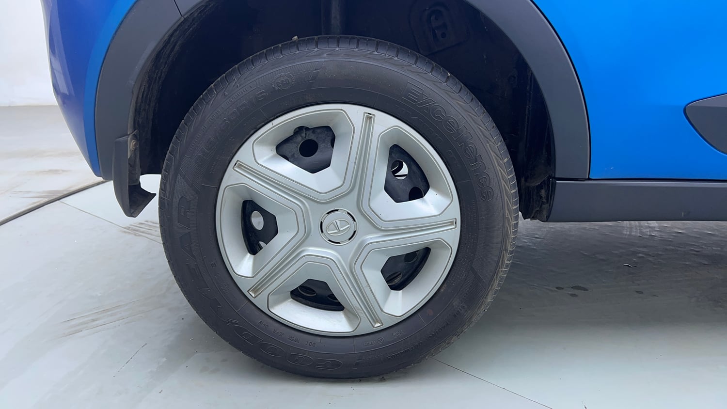 Used 2019 Tata Nexon XMA Petrol Petrol Automatic tyres RIGHT REAR TYRE RIM VIEW